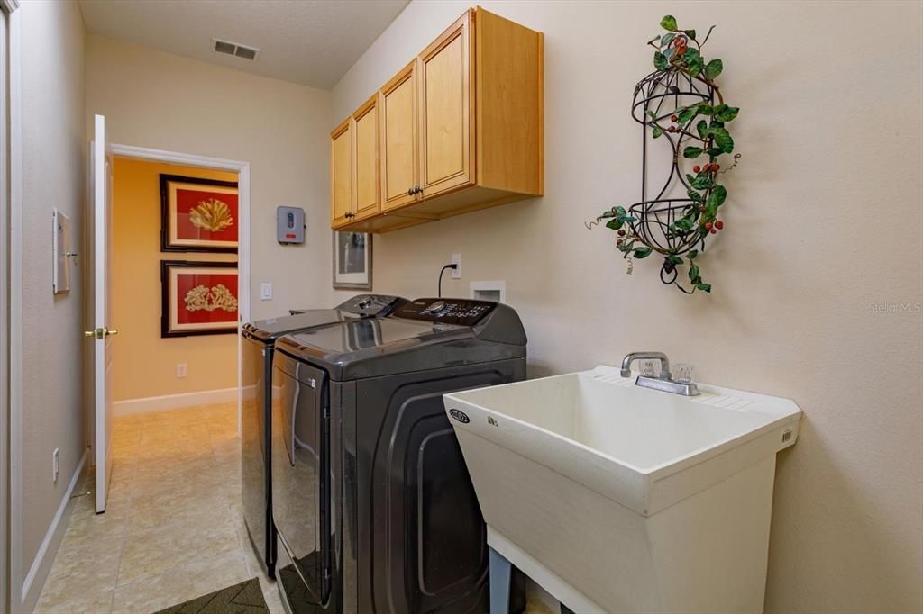 En Venta: $829,000 (4 camas, 3 baños, 3440 Pies cuadrados)
