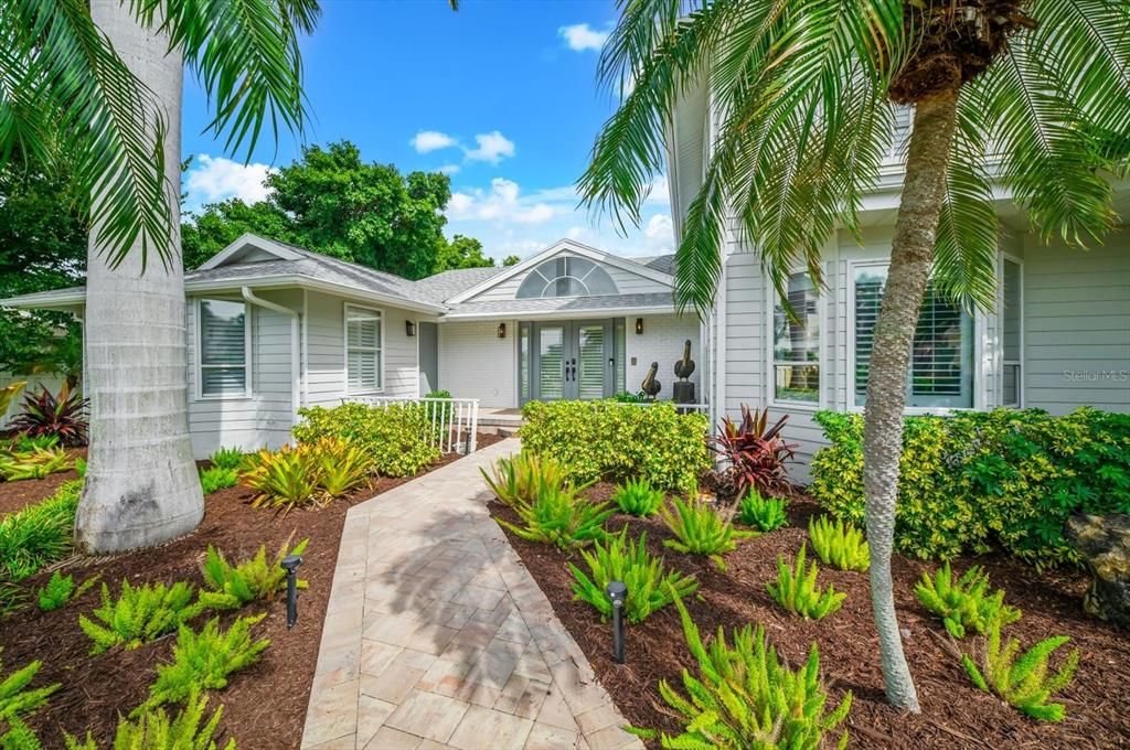 For Sale: $1,300,000 (6 beds, 3 baths, 3528 Square Feet)