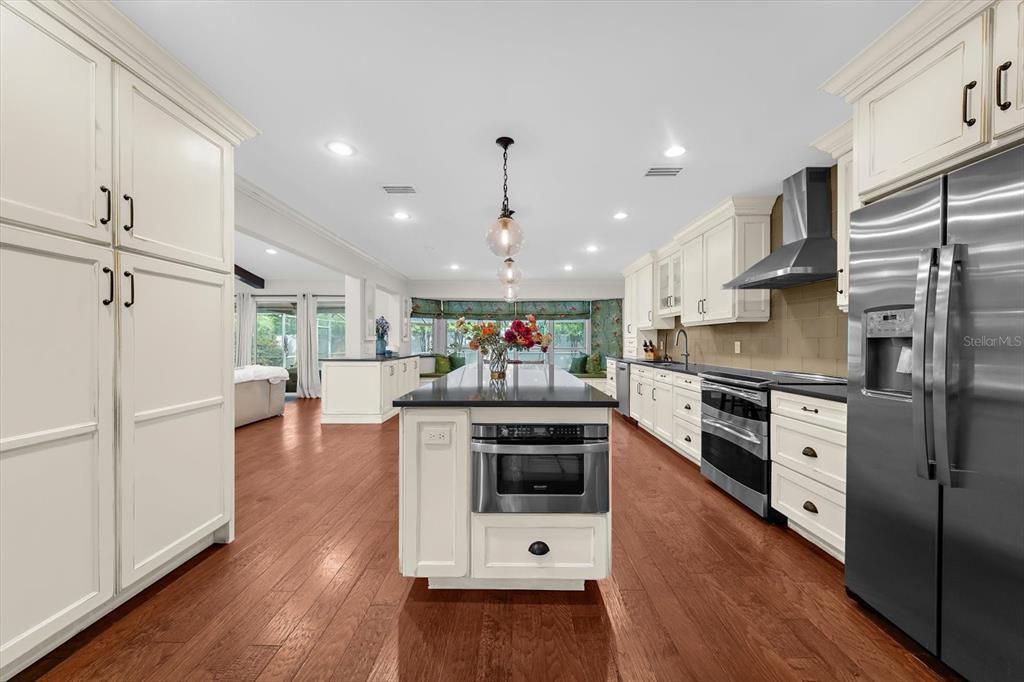 For Sale: $1,300,000 (6 beds, 3 baths, 3528 Square Feet)