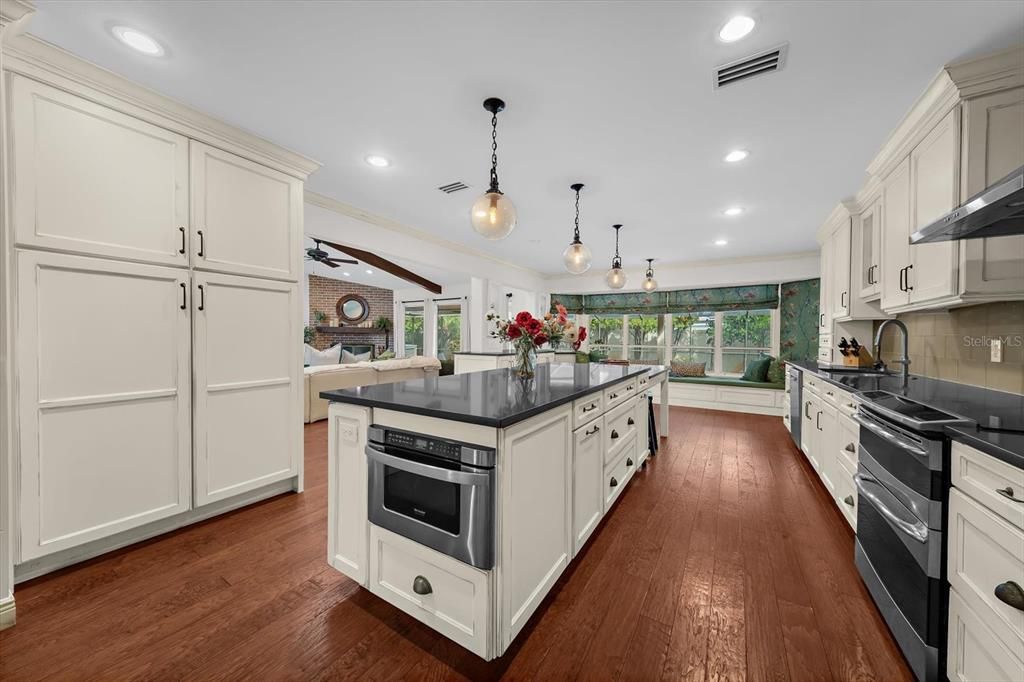 For Sale: $1,300,000 (6 beds, 3 baths, 3528 Square Feet)