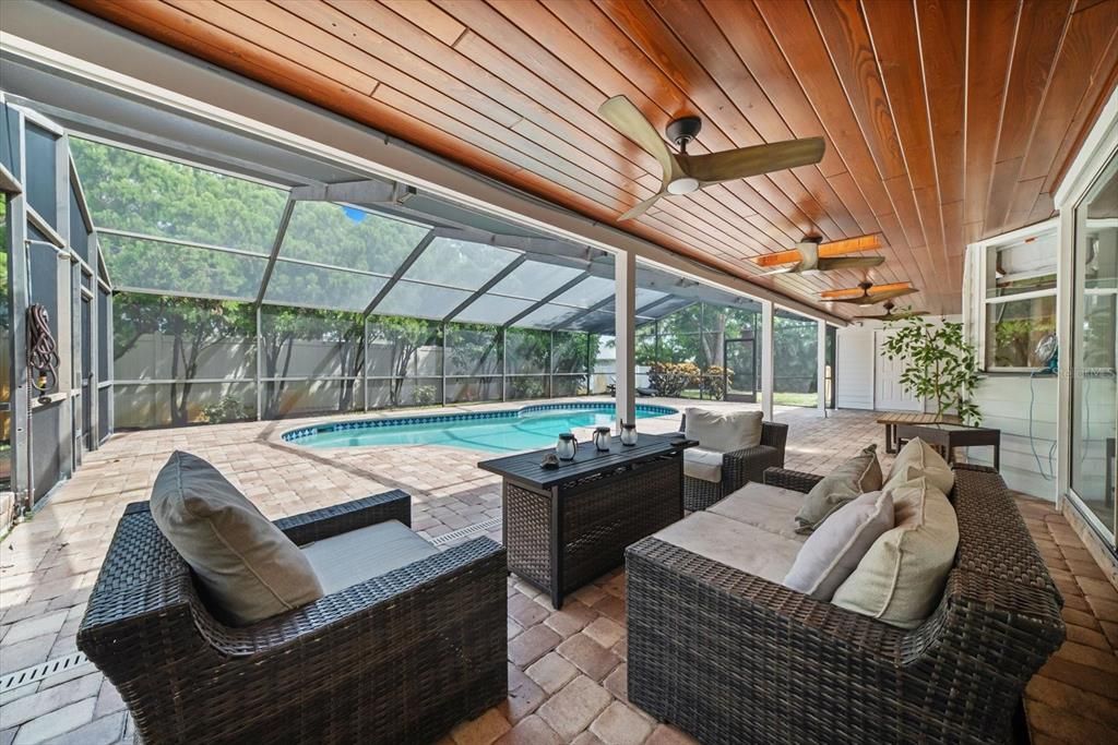 For Sale: $1,300,000 (6 beds, 3 baths, 3528 Square Feet)