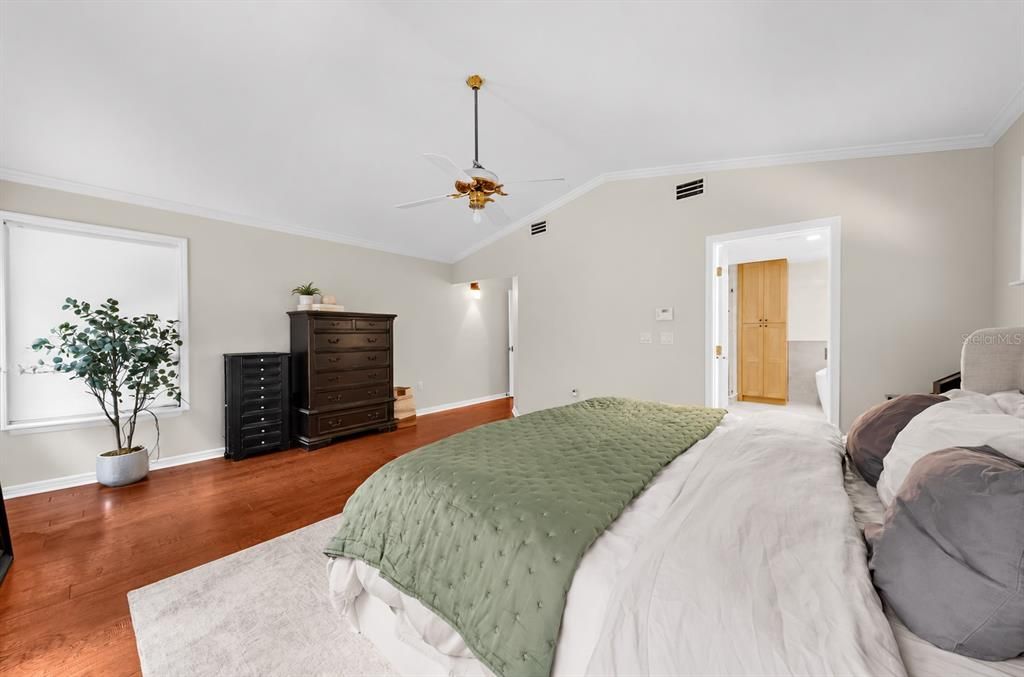 For Sale: $1,300,000 (6 beds, 3 baths, 3528 Square Feet)