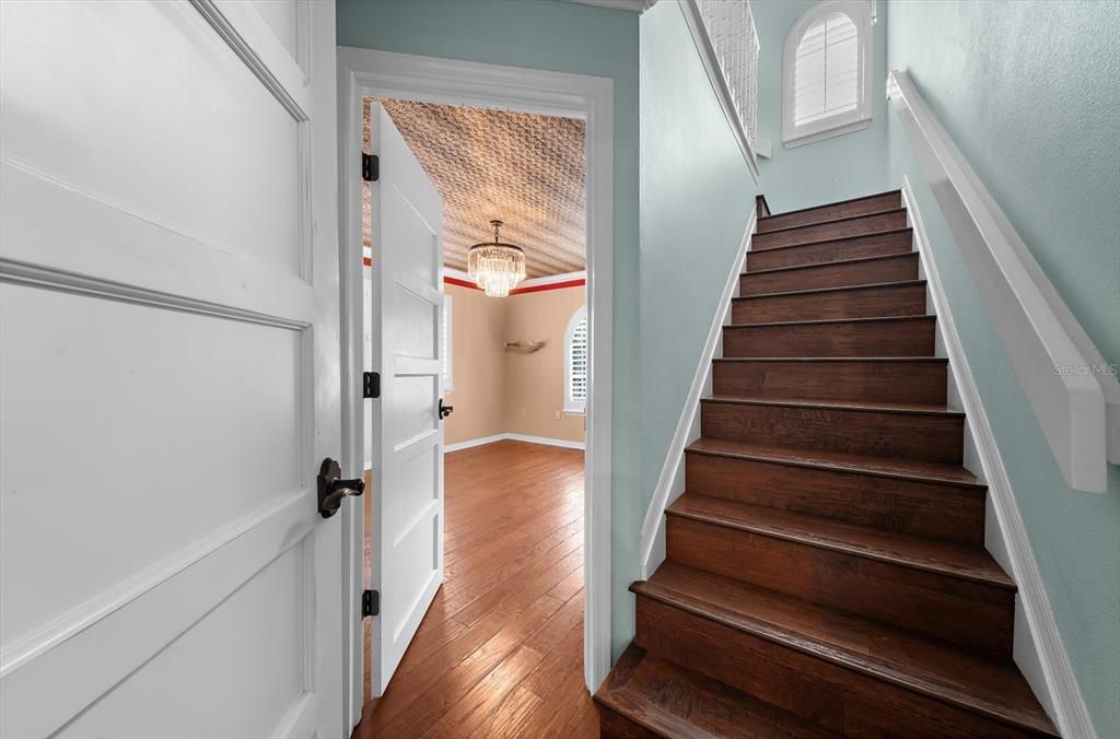 For Sale: $1,300,000 (6 beds, 3 baths, 3528 Square Feet)