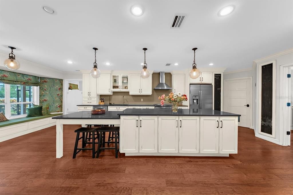 For Sale: $1,300,000 (6 beds, 3 baths, 3528 Square Feet)