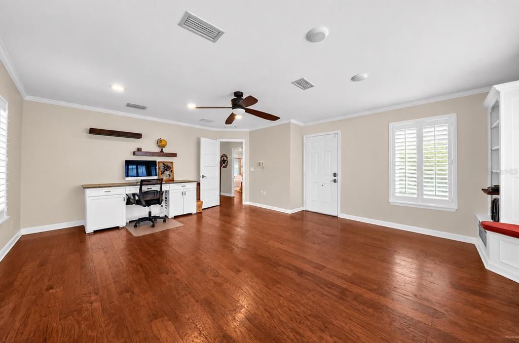 For Sale: $1,300,000 (6 beds, 3 baths, 3528 Square Feet)