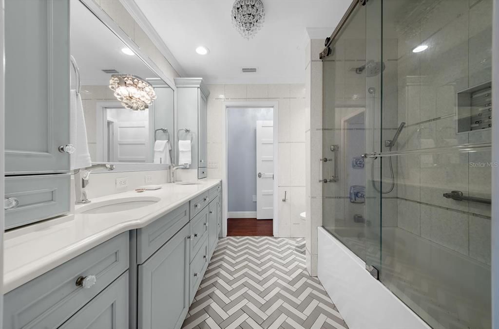 For Sale: $1,300,000 (6 beds, 3 baths, 3528 Square Feet)