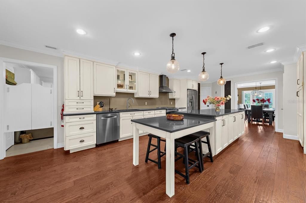 For Sale: $1,300,000 (6 beds, 3 baths, 3528 Square Feet)
