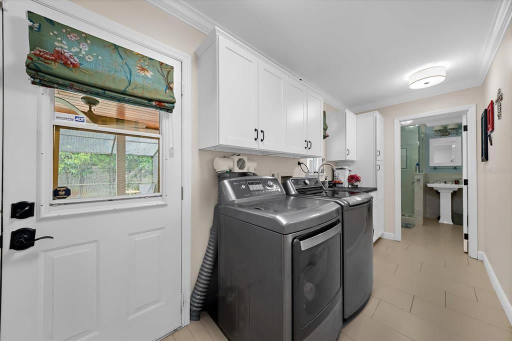 For Sale: $1,300,000 (6 beds, 3 baths, 3528 Square Feet)
