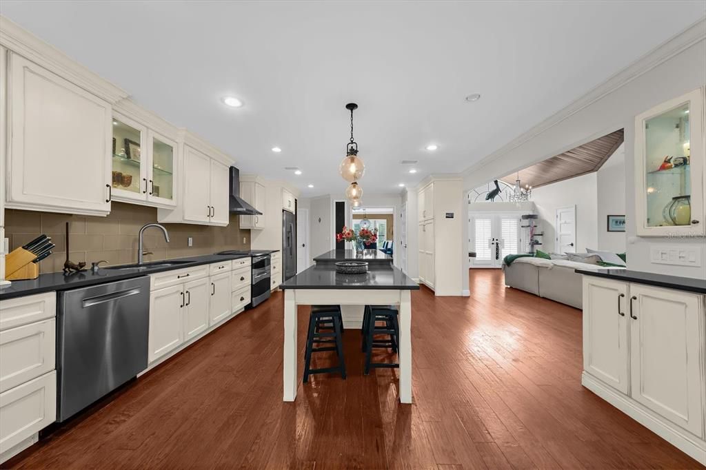 For Sale: $1,300,000 (6 beds, 3 baths, 3528 Square Feet)