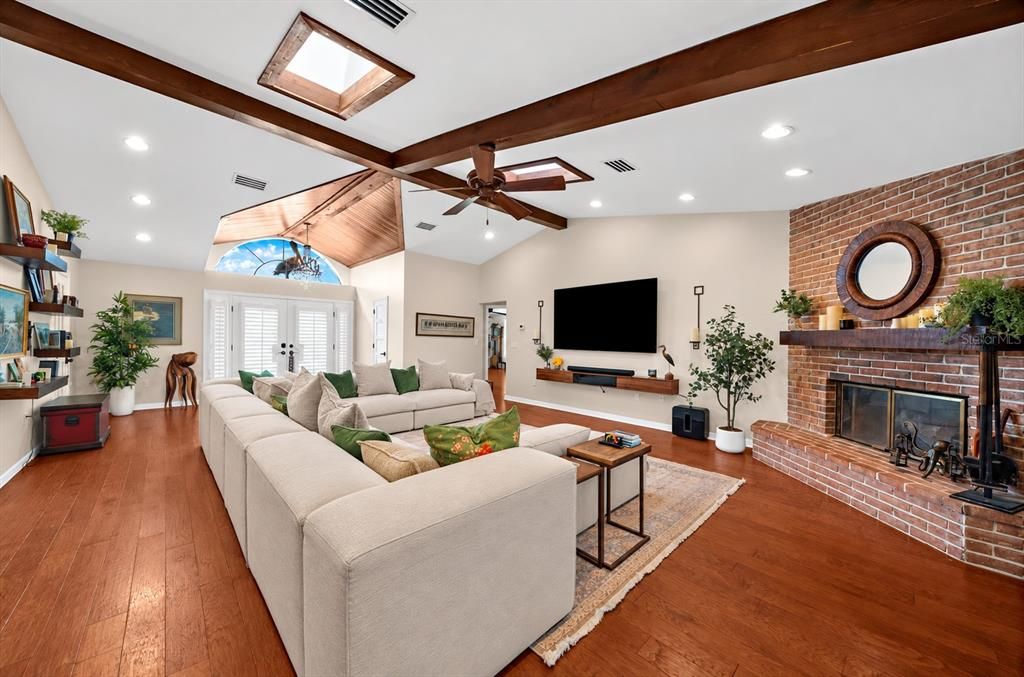 For Sale: $1,300,000 (6 beds, 3 baths, 3528 Square Feet)