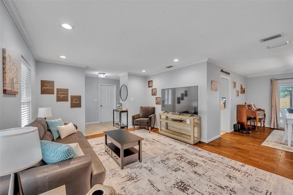 En Venta: $780,000 (5 camas, 3 baños, 2194 Pies cuadrados)