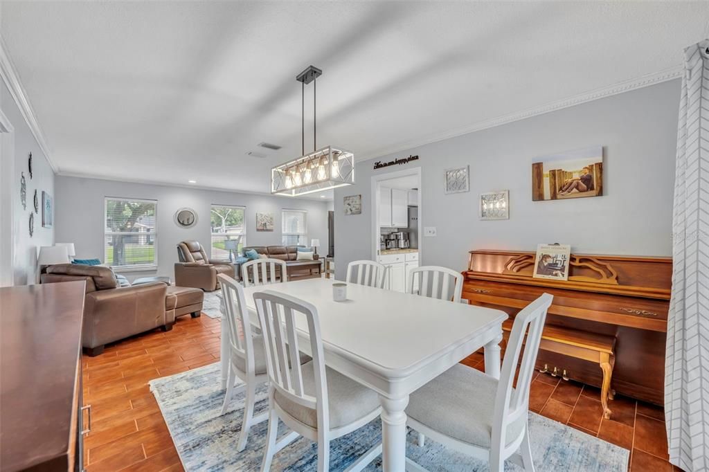 En Venta: $780,000 (5 camas, 3 baños, 2194 Pies cuadrados)