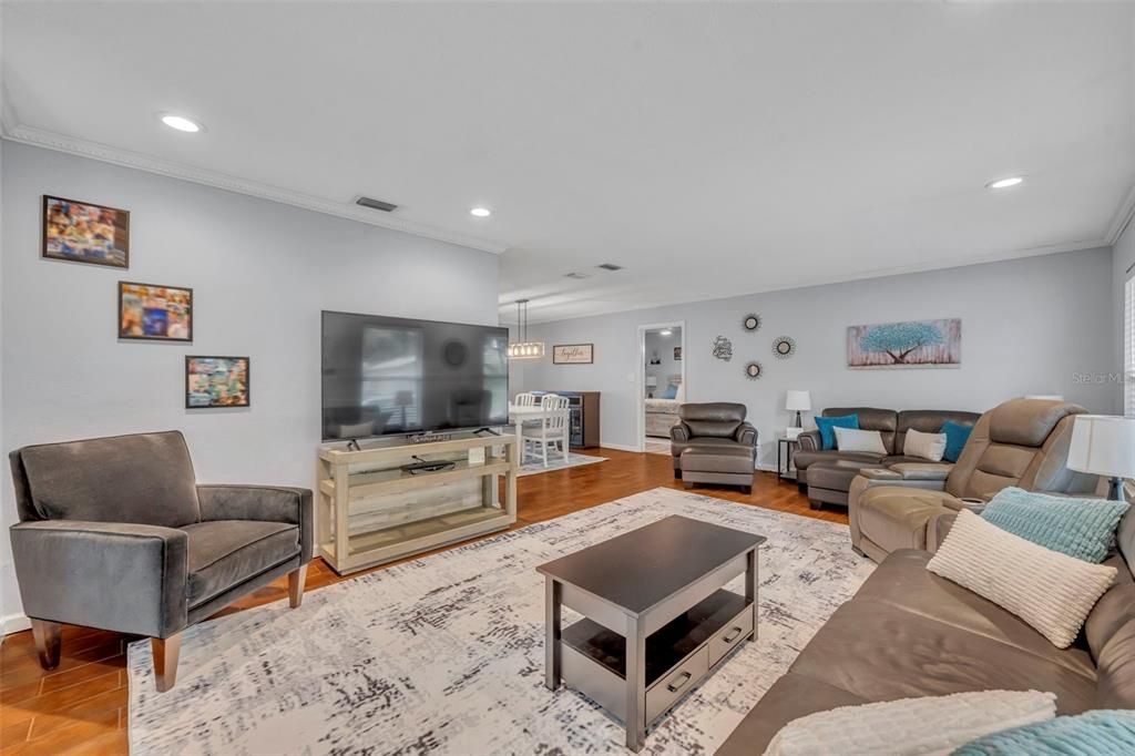 En Venta: $780,000 (5 camas, 3 baños, 2194 Pies cuadrados)