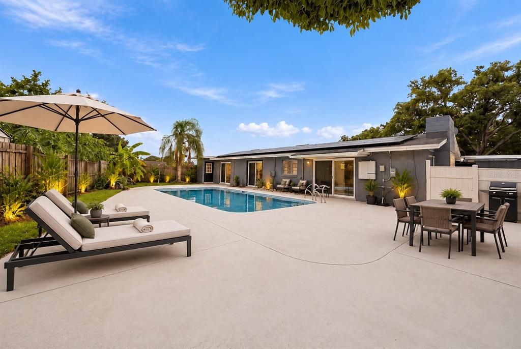 For Sale: $450,000 (5 beds, 4 baths, 2230 Square Feet)