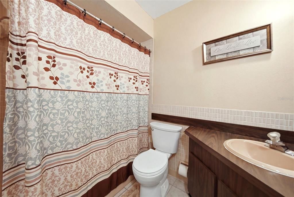 For Sale: $450,000 (5 beds, 4 baths, 2230 Square Feet)