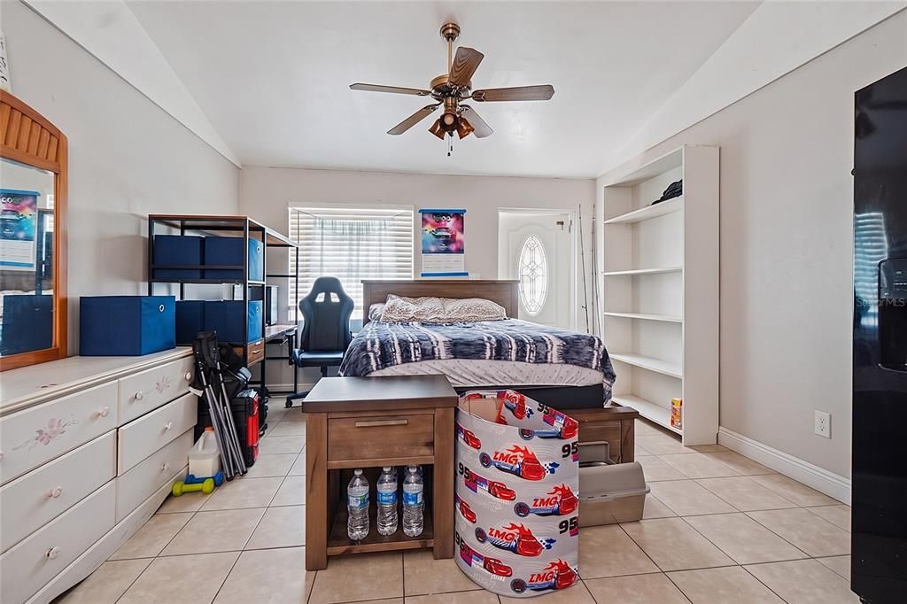 For Sale: $429,900 (2 beds, 1 baths, 1077 Square Feet)