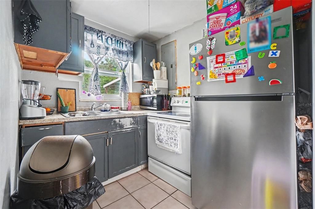 For Sale: $429,900 (2 beds, 1 baths, 1077 Square Feet)