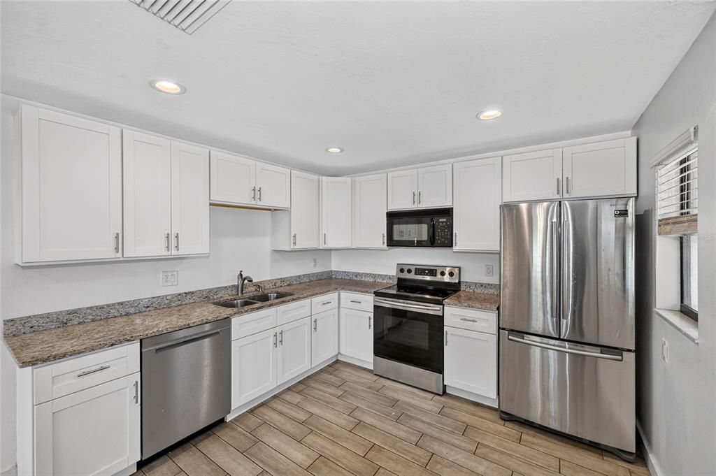 En Venta: $396,000 (4 camas, 0 baños, 1651 Pies cuadrados)
