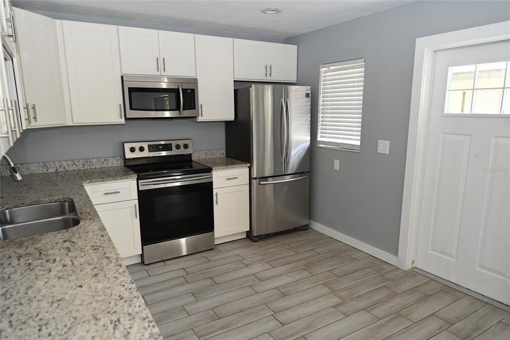 En Venta: $396,000 (4 camas, 0 baños, 1651 Pies cuadrados)