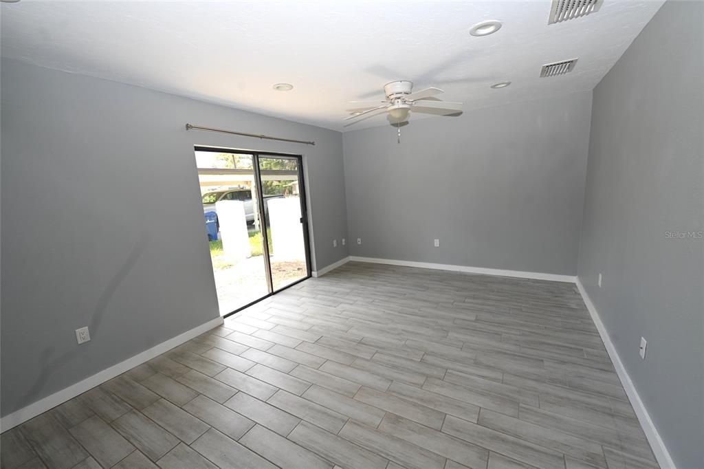 En Venta: $396,000 (4 camas, 0 baños, 1651 Pies cuadrados)