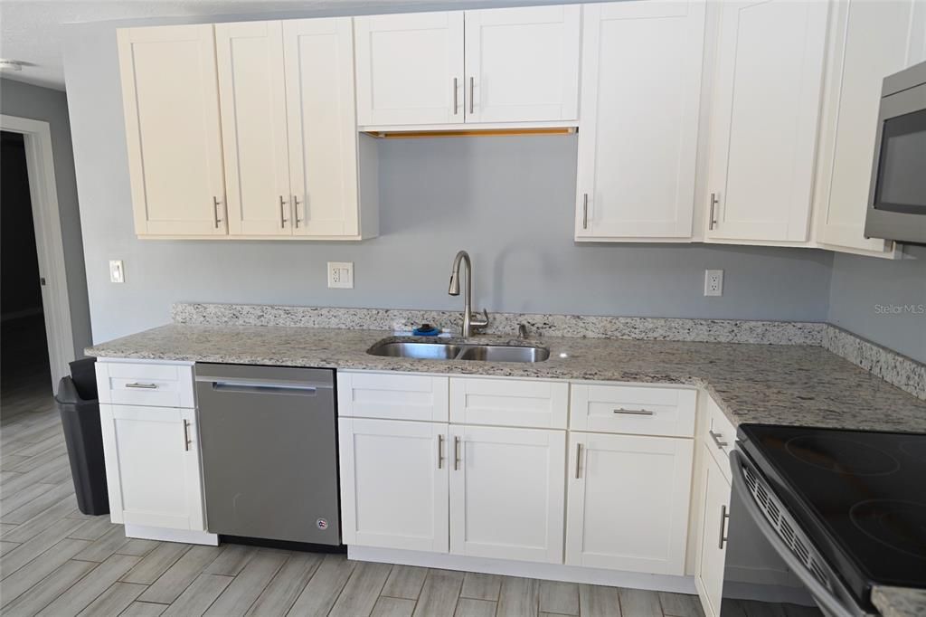 En Venta: $396,000 (4 camas, 0 baños, 1651 Pies cuadrados)