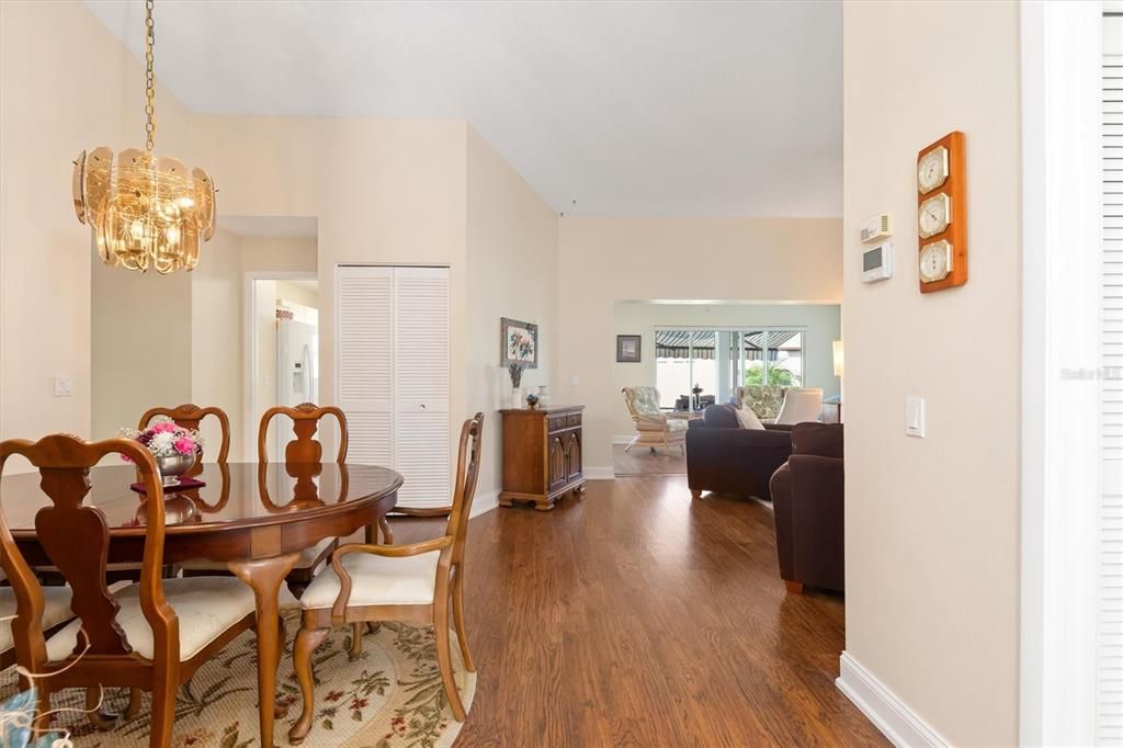 For Sale: $260,000 (2 beds, 2 baths, 1453 Square Feet)
