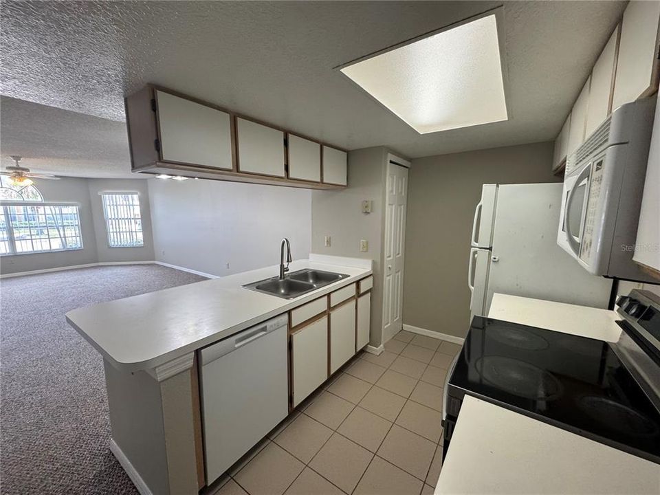 For Rent: $1,649 (3 beds, 2 baths, 1326 Square Feet)