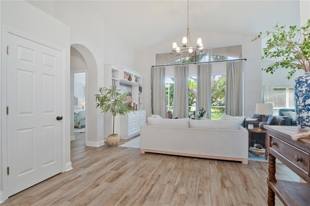 For Sale: $449,900 (4 beds, 2 baths, 2048 Square Feet)