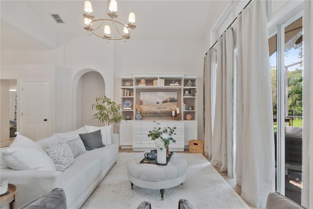 For Sale: $449,900 (4 beds, 2 baths, 2048 Square Feet)