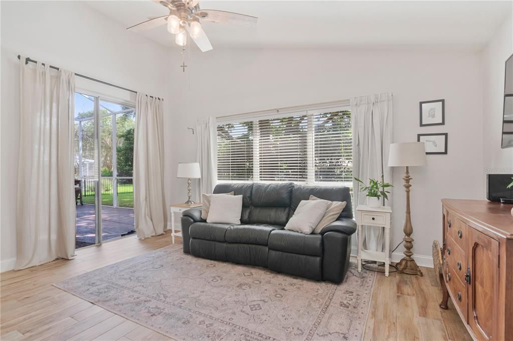 For Sale: $449,900 (4 beds, 2 baths, 2048 Square Feet)