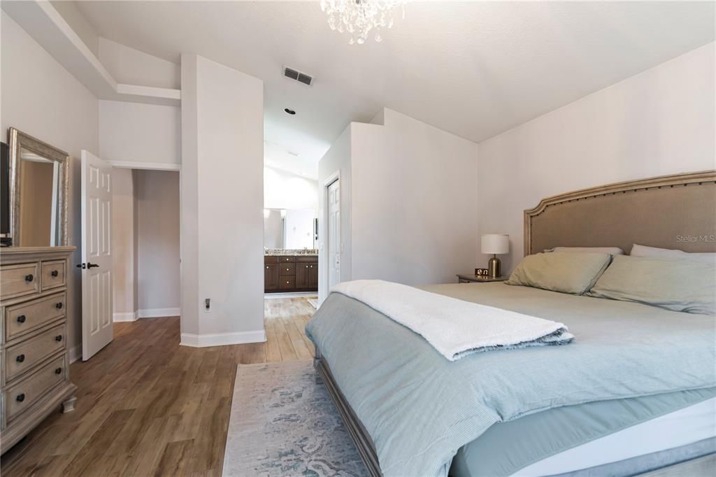 For Sale: $449,900 (4 beds, 2 baths, 2048 Square Feet)