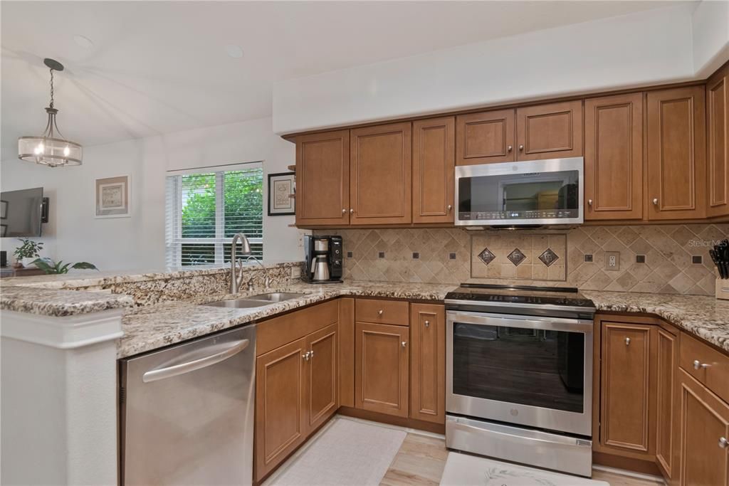 For Sale: $449,900 (4 beds, 2 baths, 2048 Square Feet)