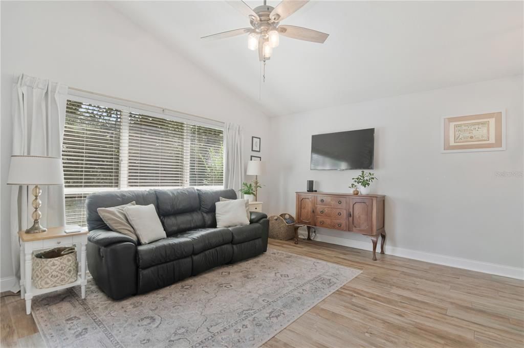 For Sale: $449,900 (4 beds, 2 baths, 2048 Square Feet)