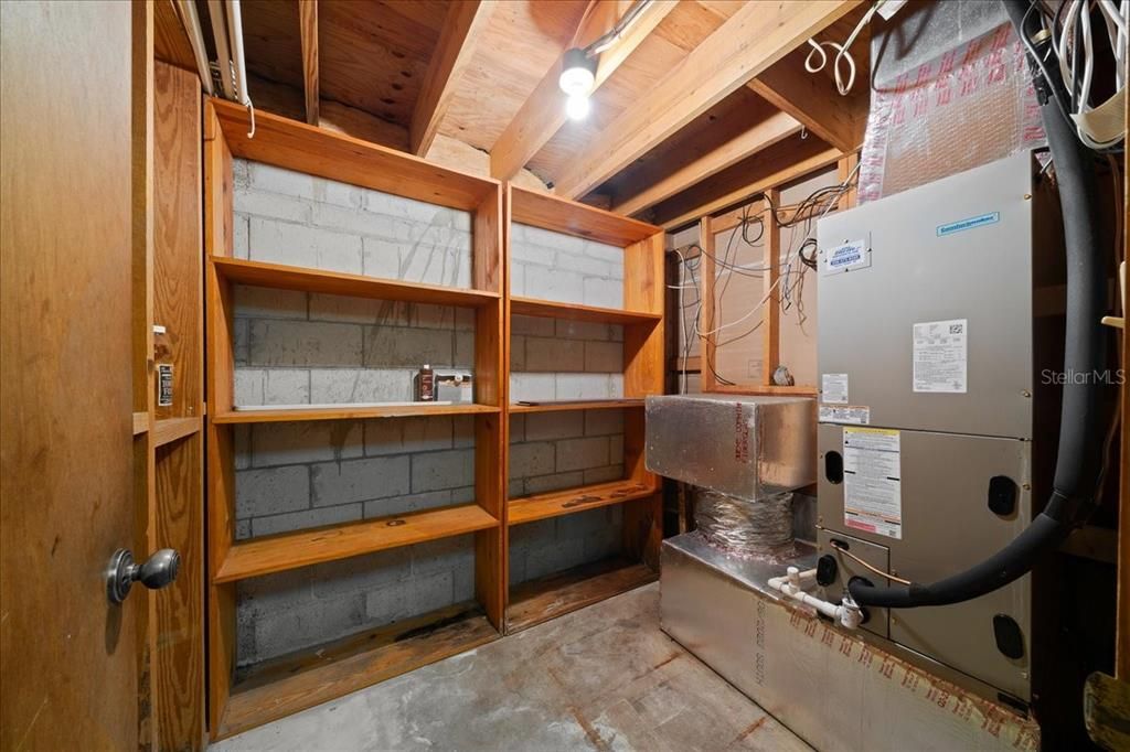 For Sale: $320,000 (3 beds, 2 baths, 1702 Square Feet)