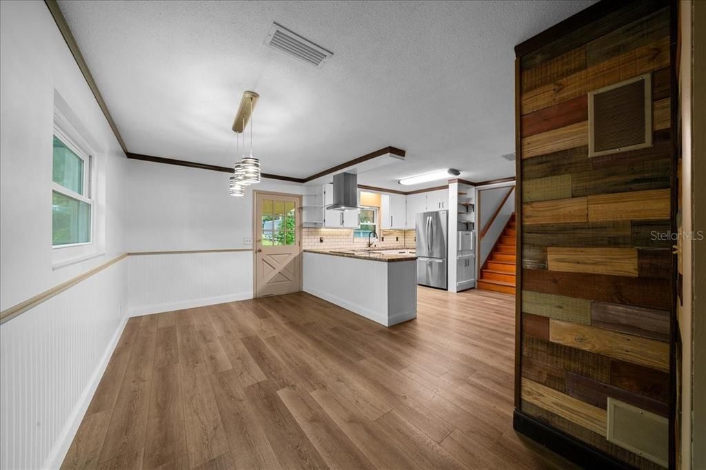 На продажу: $320,000 (3 спален, 2 ванн, 1702 Квадратных фут)