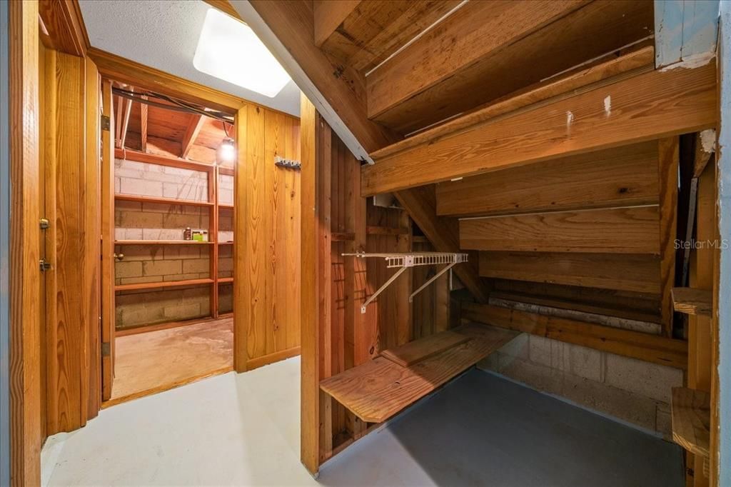 For Sale: $320,000 (3 beds, 2 baths, 1702 Square Feet)