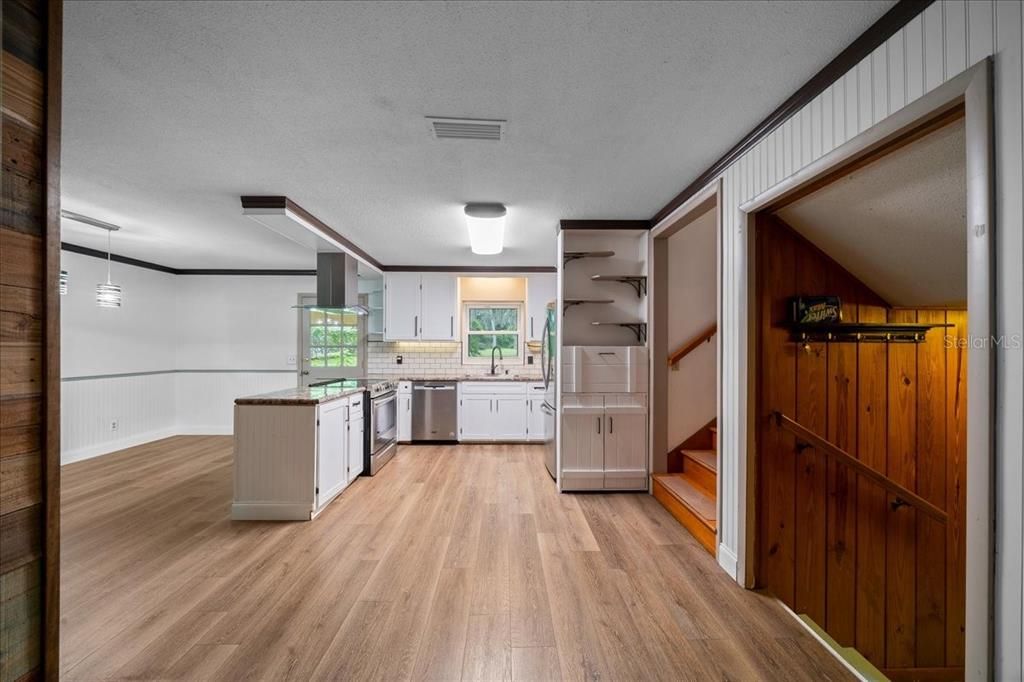 На продажу: $320,000 (3 спален, 2 ванн, 1702 Квадратных фут)