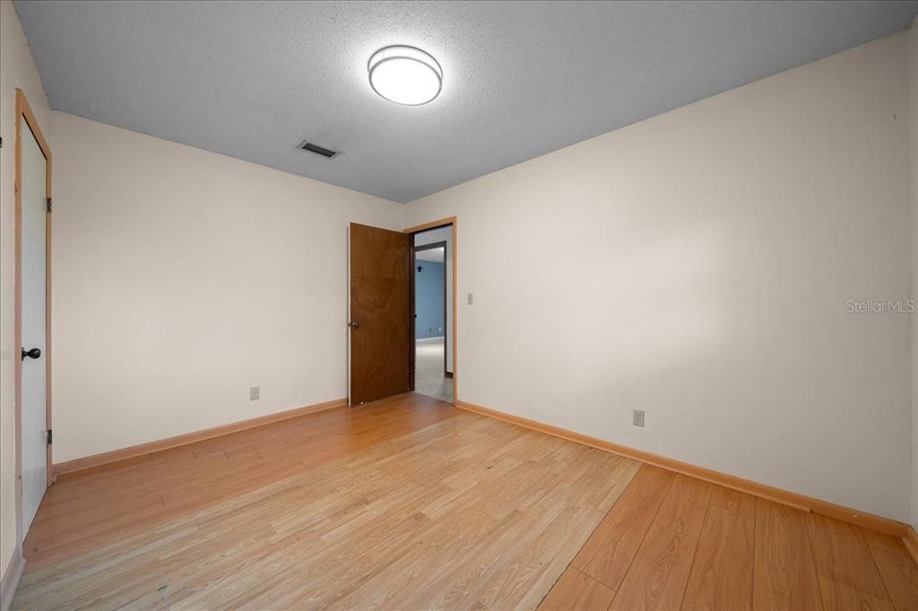 For Sale: $320,000 (3 beds, 2 baths, 1702 Square Feet)