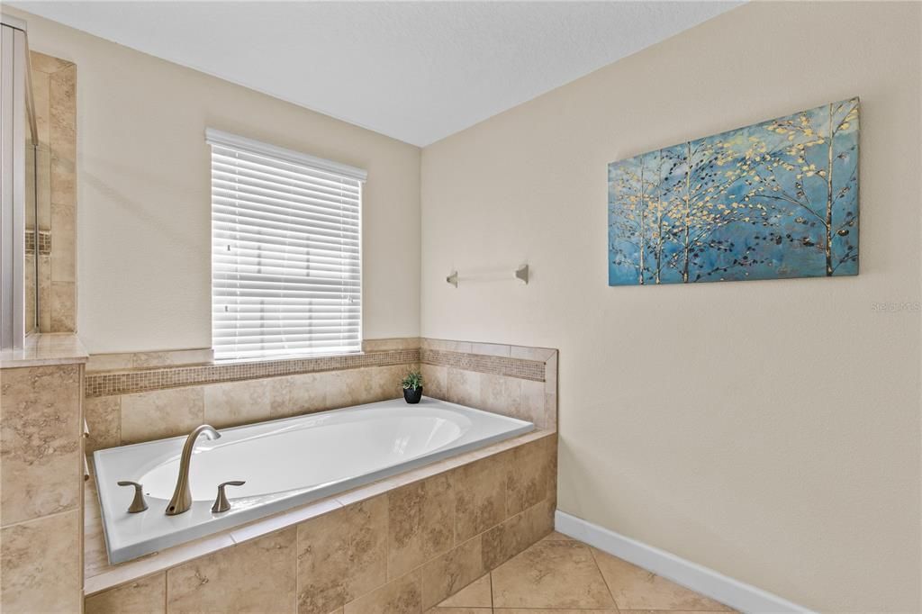 For Sale: $635,000 (6 beds, 6 baths, 3063 Square Feet)
