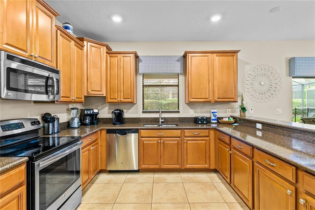 For Sale: $635,000 (6 beds, 6 baths, 3063 Square Feet)