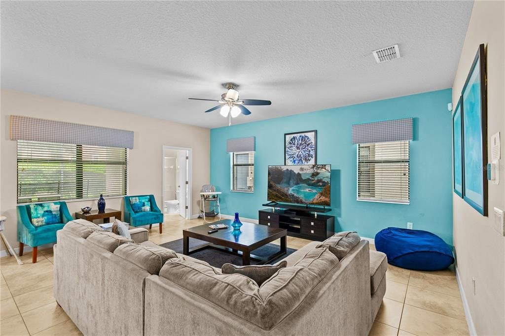For Sale: $635,000 (6 beds, 6 baths, 3063 Square Feet)
