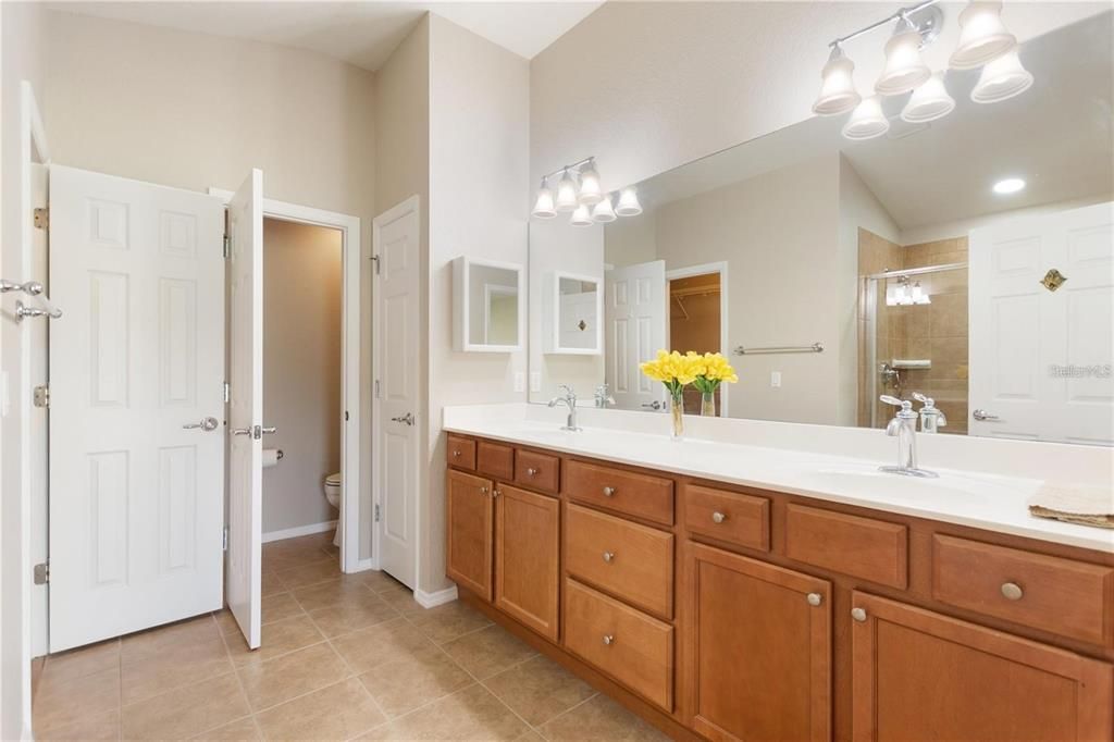 For Rent: $2,300 (3 beds, 2 baths, 1713 Square Feet)
