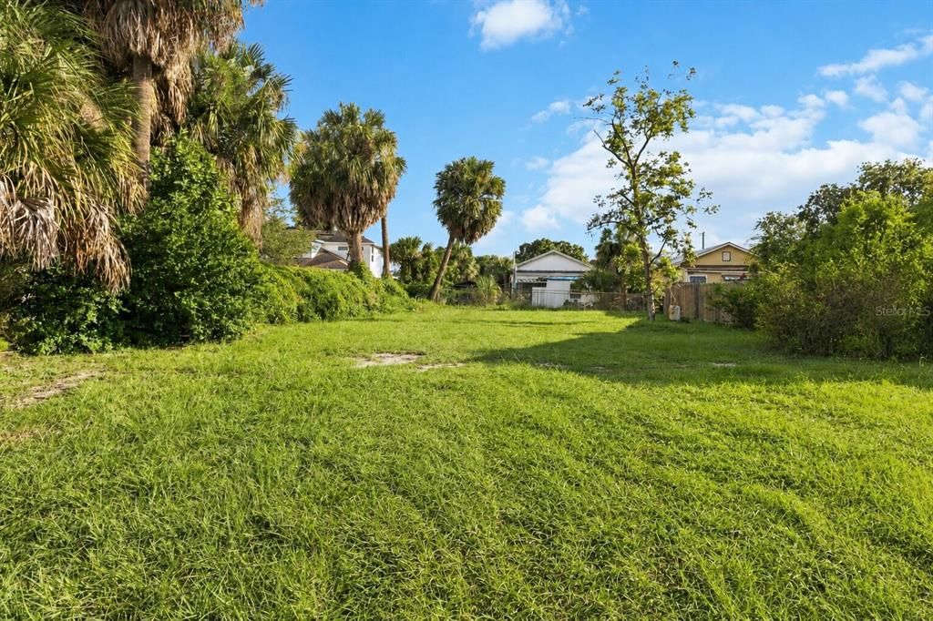 待售: $200,000 (0.11 acres)
