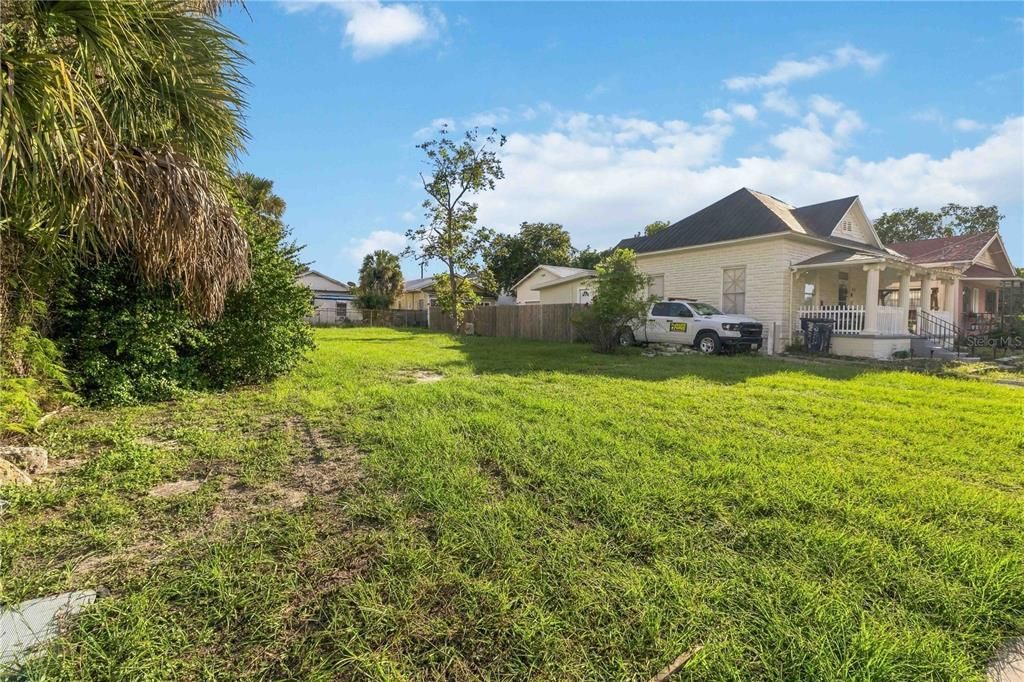 待售: $200,000 (0.11 acres)