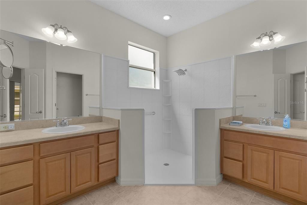 For Sale: $419,000 (3 beds, 2 baths, 1621 Square Feet)