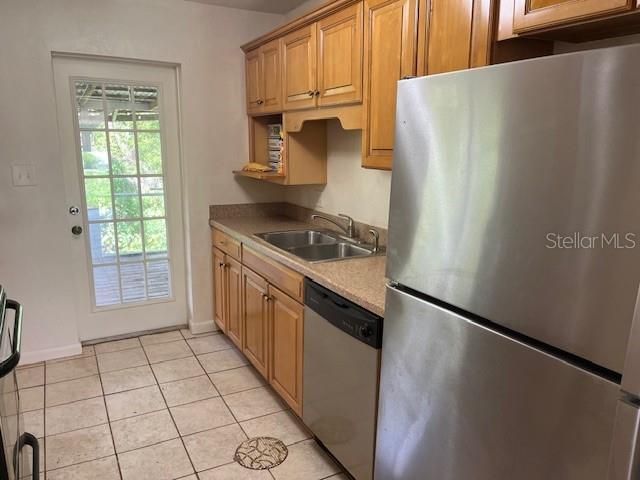 For Rent: $1,695 (4 beds, 3 baths, 1690 Square Feet)