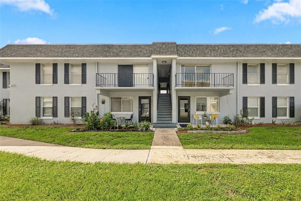 For Rent: $1,450 (2 beds, 2 baths, 895 Square Feet)