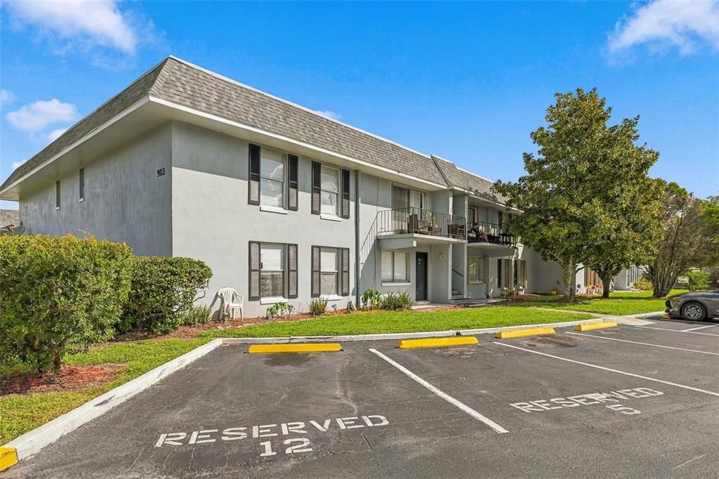 For Rent: $1,450 (2 beds, 2 baths, 895 Square Feet)