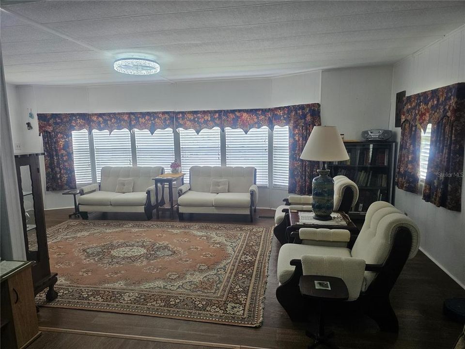 For Sale: $169,900 (2 beds, 2 baths, 1120 Square Feet)