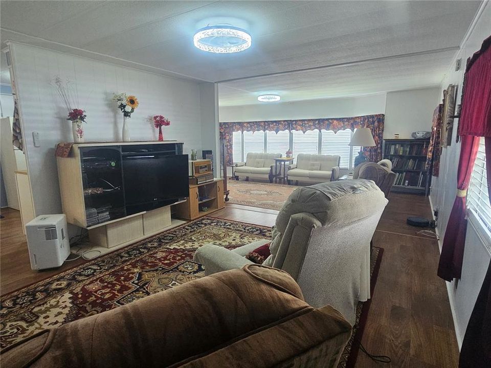 For Sale: $169,900 (2 beds, 2 baths, 1120 Square Feet)